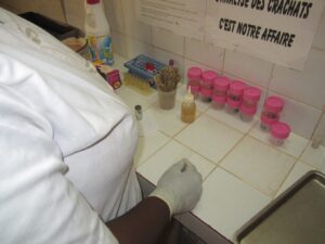 2-8-Crachats-et-selles