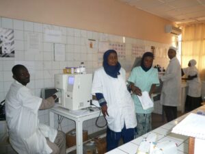 BSF_7-_Reception_des_urgences_au_laboratoire-_Notez_un_Sysmex - Copie